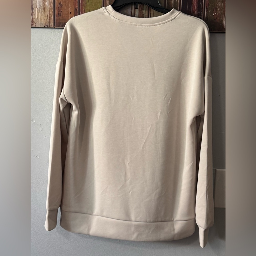 LazyPants Women's set Luxe Crewneck pull over  and shorts - Picture 7 of 9